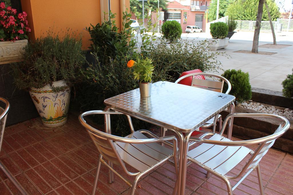 Hostal Montserrat Tona Exterior foto