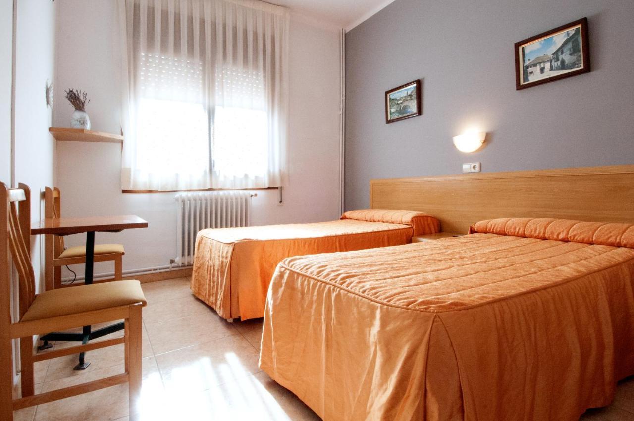 Hostal Montserrat Tona Quarto foto